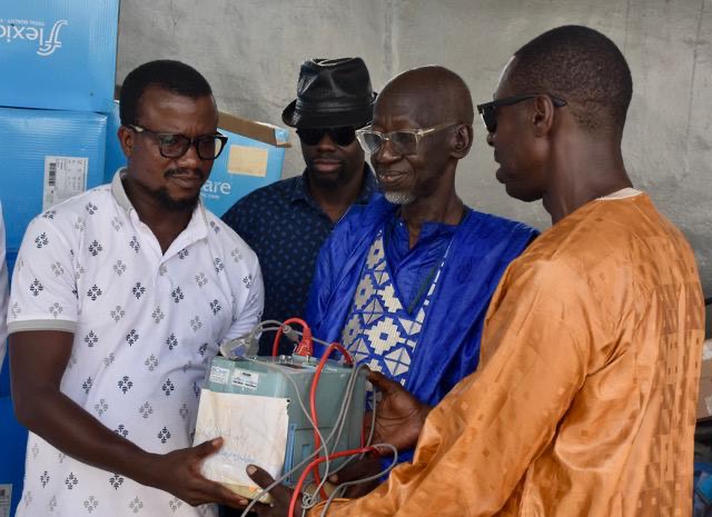 Modtagelse af hospitalsudstyr fra GMA i Senegal